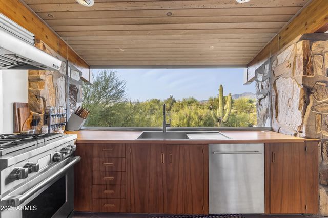 7915 E PRIMROSE Path, Carefree, AZ 85377