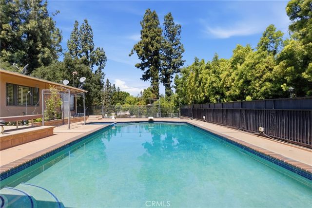 4908 Calvin Avenue, Tarzana, CA 91356