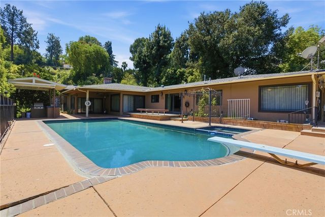 4908 Calvin Avenue, Tarzana, CA 91356