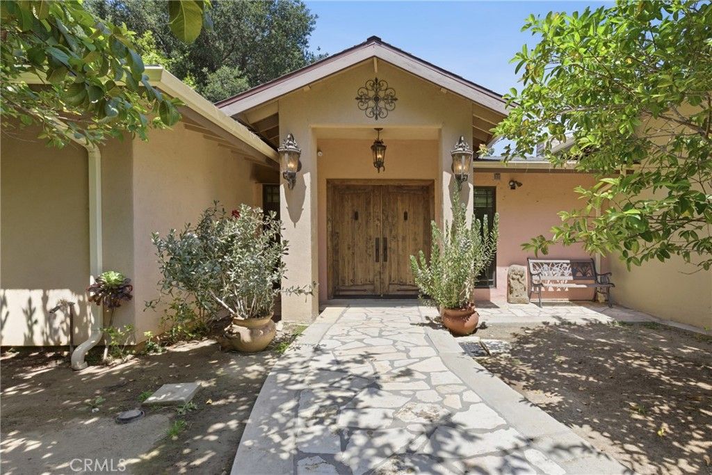 4908 Calvin Avenue, Tarzana, CA 91356