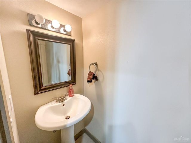 1321 E Camellia Avenue 3, Mcallen, TX 78501