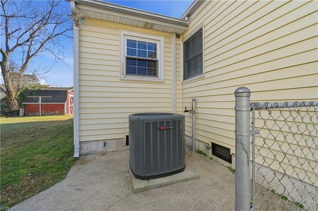 8038 Bowwood LN, Norfolk, VA 23518