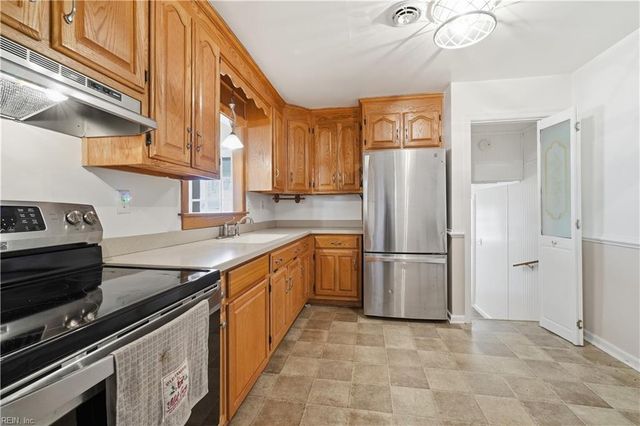 8038 Bowwood LN, Norfolk, VA 23518