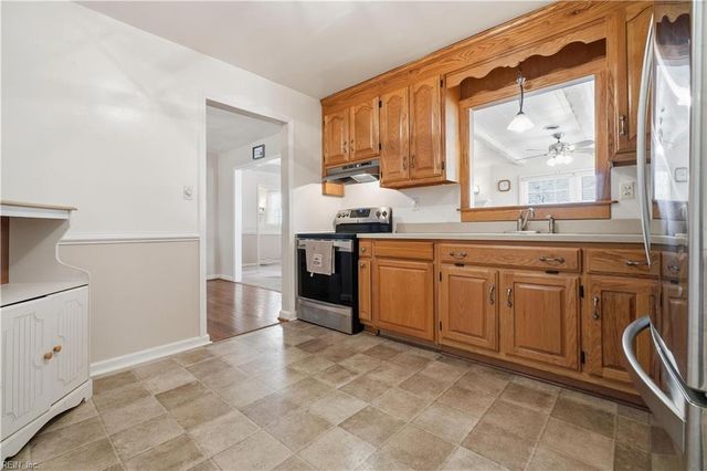 8038 Bowwood LN, Norfolk, VA 23518