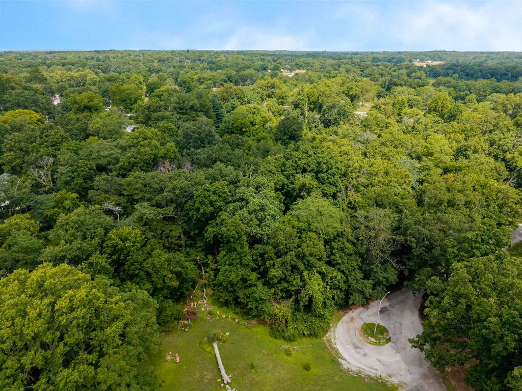 Image 2 of property listing at Lot 12 Brookhaven Drive, Mt Vernon, IL 62864