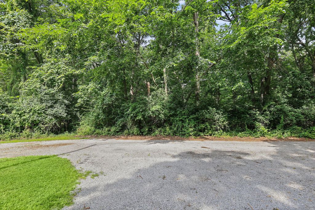 Image 4 of property listing at Lot 12 Brookhaven Drive, Mt Vernon, IL 62864