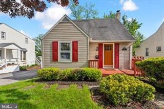 909 OLD LANCASTER RD, Berwyn, PA 19312