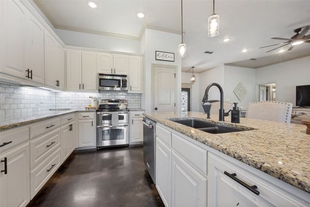 10485 Indian Trail, Sanger, TX 76266