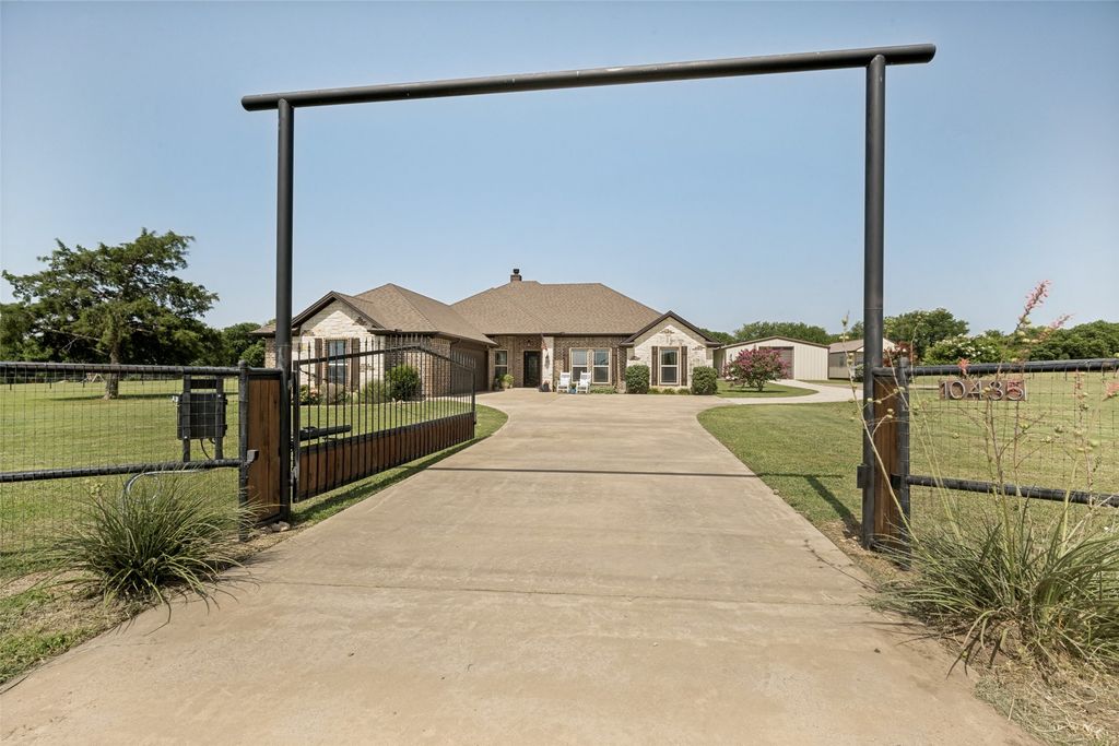 10485 Indian Trail, Sanger, TX 76266