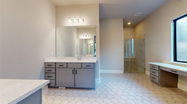 8305 Greenleaf Ridge Way, Conroe, TX 77385