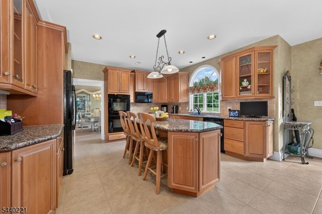 9 Stone Barn Rd, Franklin Twp., NJ 08867