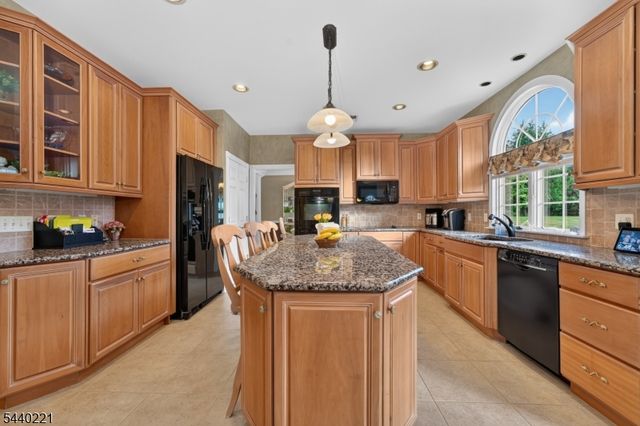 9 Stone Barn Rd, Franklin Twp., NJ 08867