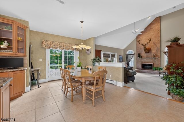 9 Stone Barn Rd, Franklin Twp., NJ 08867