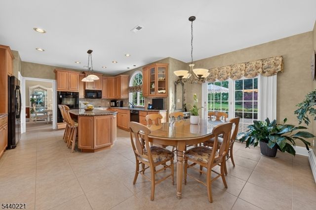 9 Stone Barn Rd, Franklin Twp., NJ 08867