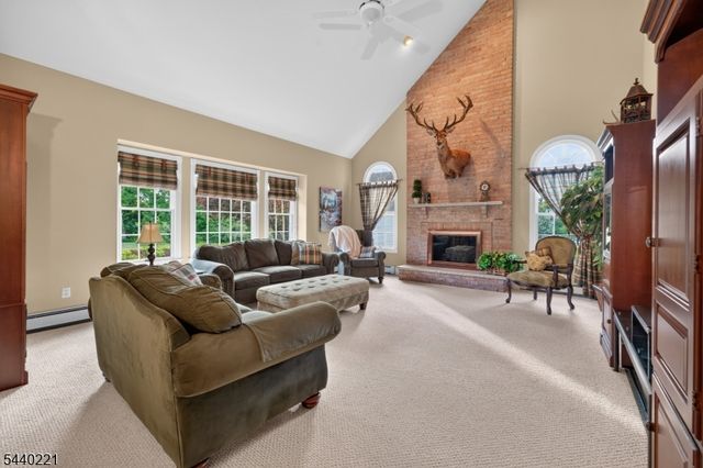 9 Stone Barn Rd, Franklin Twp., NJ 08867