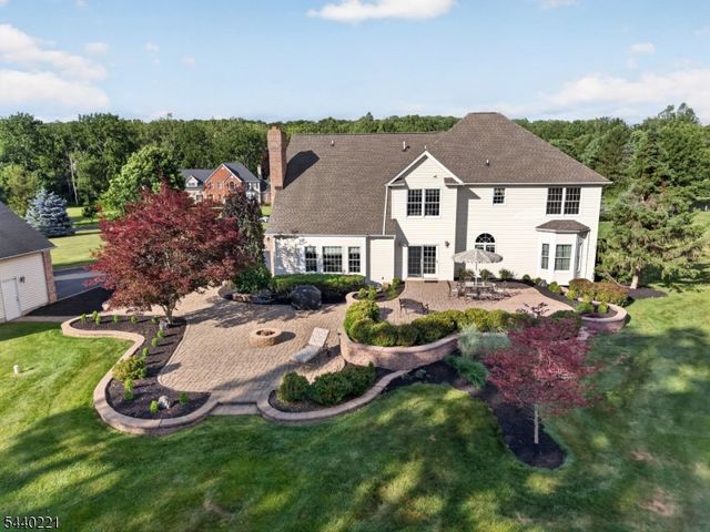 9 Stone Barn Rd, Franklin Twp., NJ 08867