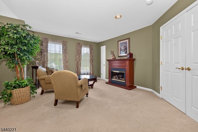 9 Stone Barn Rd, Franklin Twp., NJ 08867