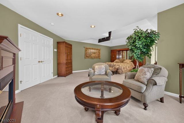 9 Stone Barn Rd, Franklin Twp., NJ 08867