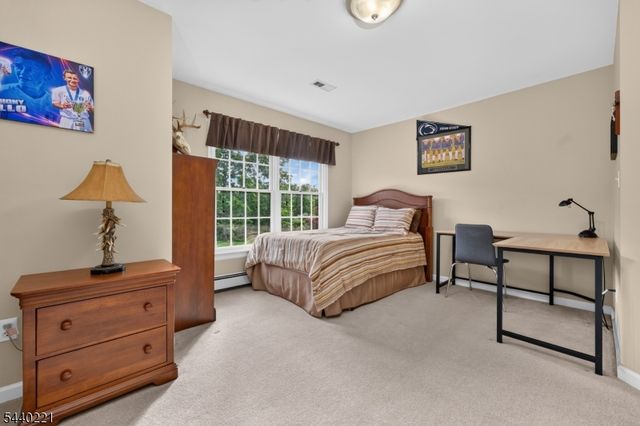 9 Stone Barn Rd, Franklin Twp., NJ 08867