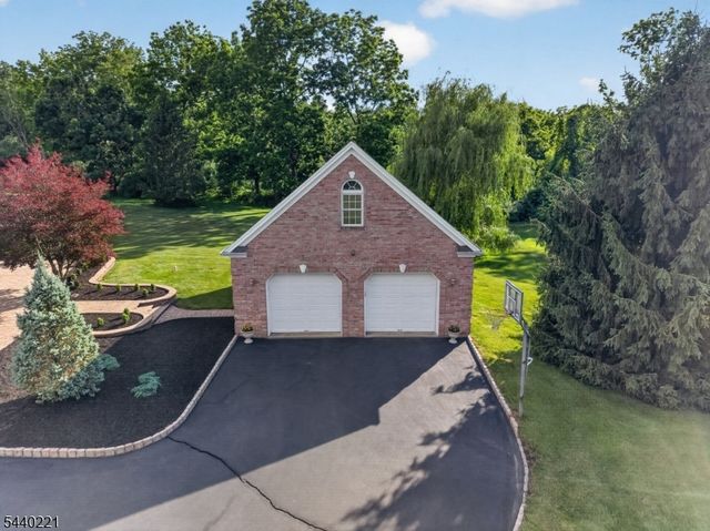 9 Stone Barn Rd, Franklin Twp., NJ 08867
