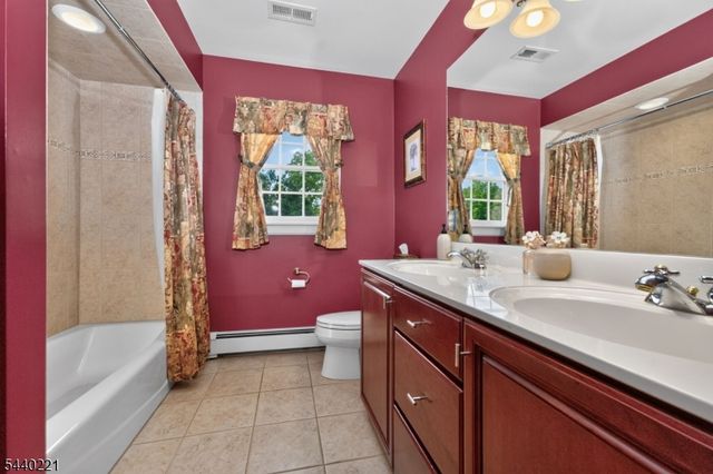 9 Stone Barn Rd, Franklin Twp., NJ 08867