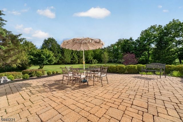 9 Stone Barn Rd, Franklin Twp., NJ 08867