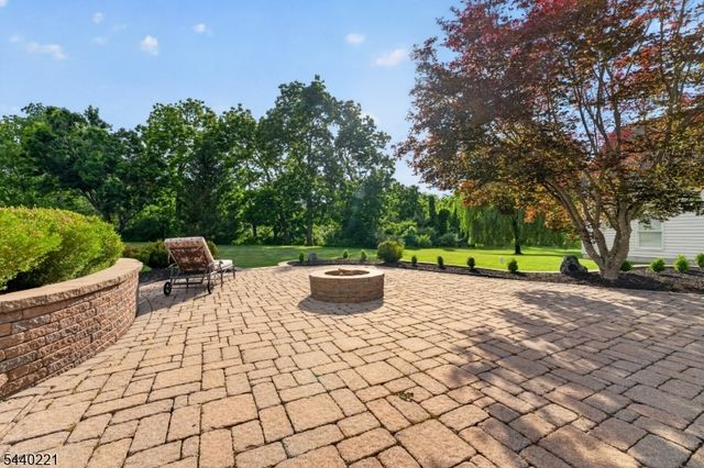 9 Stone Barn Rd, Franklin Twp., NJ 08867