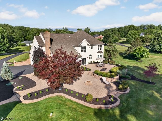 9 Stone Barn Rd, Franklin Twp., NJ 08867