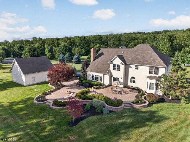 9 Stone Barn Rd, Franklin Twp., NJ 08867