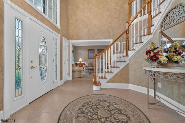 9 Stone Barn Rd, Franklin Twp., NJ 08867