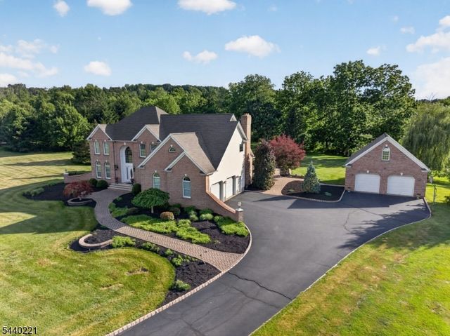 9 Stone Barn Rd, Franklin Twp., NJ 08867