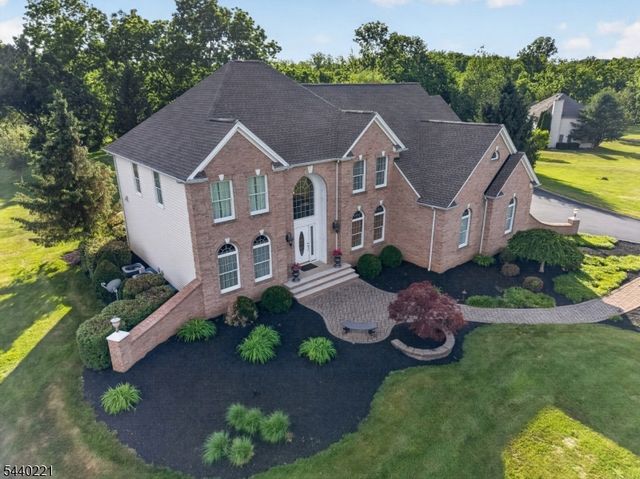 9 Stone Barn Rd, Franklin Twp., NJ 08867