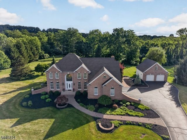 9 Stone Barn Rd, Franklin Twp., NJ 08867