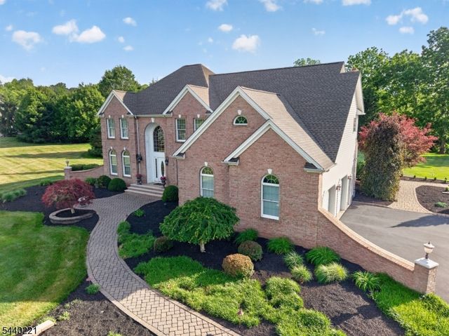 9 Stone Barn Rd, Franklin Twp., NJ 08867