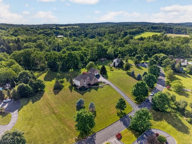 9 Stone Barn Rd, Franklin Twp., NJ 08867