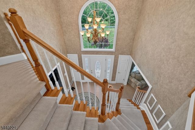 9 Stone Barn Rd, Franklin Twp., NJ 08867