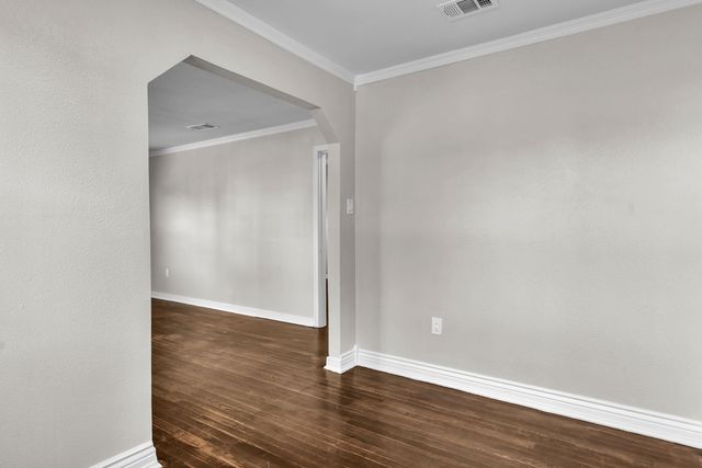 111 W Gay Ave., Gladewater, TX 75647