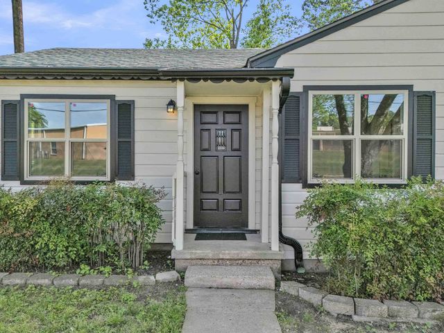 111 W Gay Ave., Gladewater, TX 75647