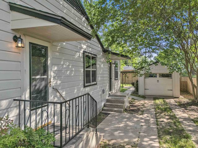 111 W Gay Ave., Gladewater, TX 75647
