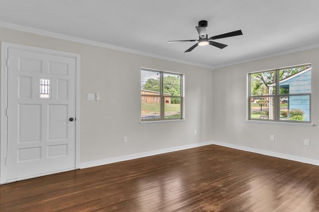 111 W Gay Ave., Gladewater, TX 75647