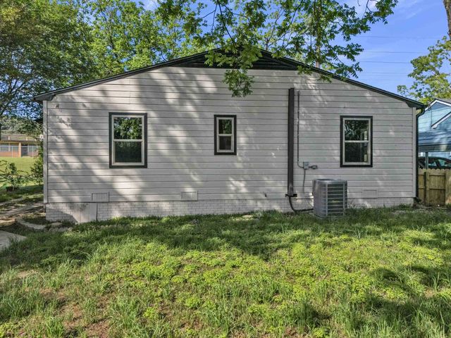 111 W Gay Ave., Gladewater, TX 75647