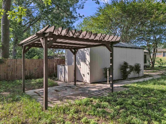 111 W Gay Ave., Gladewater, TX 75647