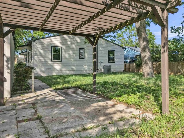 111 W Gay Ave., Gladewater, TX 75647