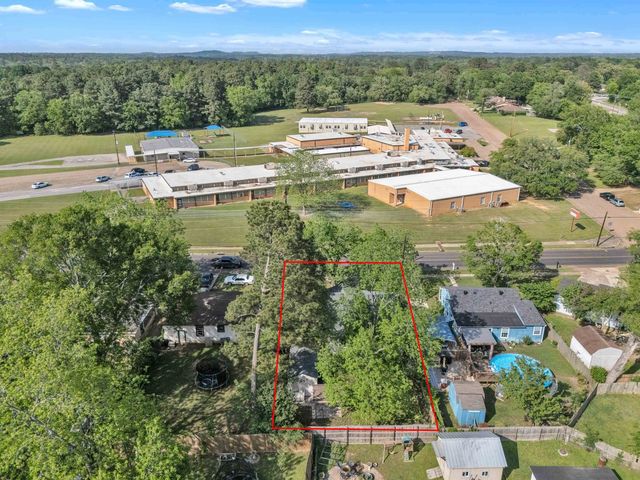 111 W Gay Ave., Gladewater, TX 75647