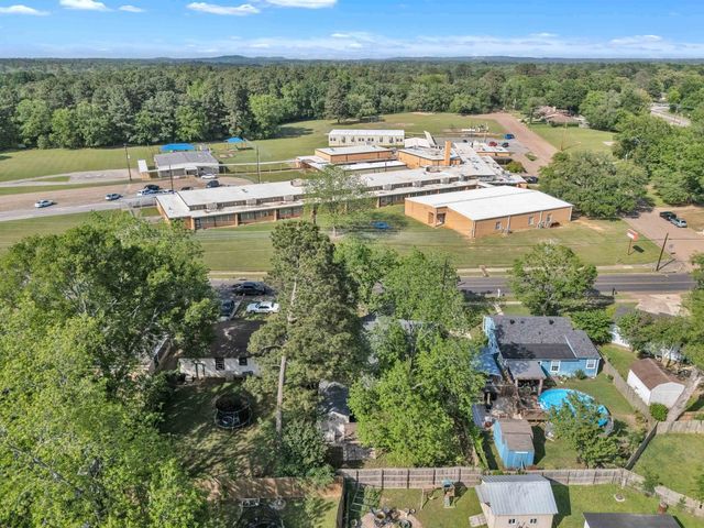 111 W Gay Ave., Gladewater, TX 75647