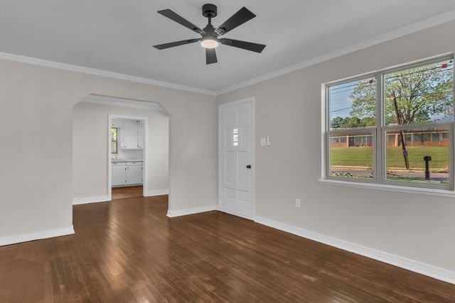 111 W Gay Ave., Gladewater, TX 75647