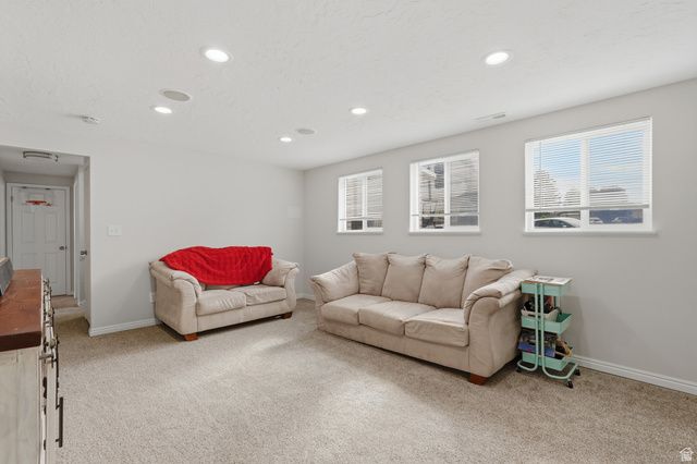 914 W 2600 N, Clinton, UT 84015