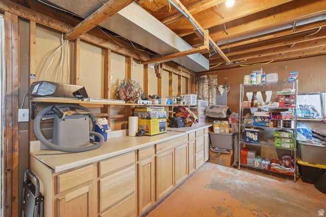 914 W 2600 N, Clinton, UT 84015