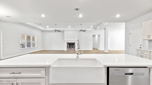 6640 Palm Pointe Drive, Ocean Springs, MS 39564