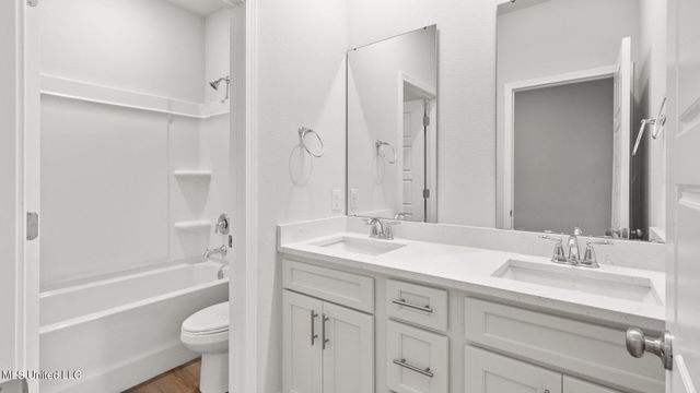 6640 Palm Pointe Drive, Ocean Springs, MS 39564